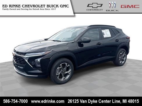 Certified 2024 Chevrolet Trax LT w/ Driver Confidence Package FWD image 1