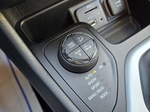 Used 2016 Jeep Cherokee Trailhawk w/ Leather Interior Group AWD/4WD image 26