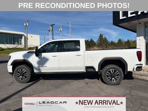 Used 2022 GMC Sierra 2500 AT4 w/ AT4 Preferred Package AWD/4WD image 2