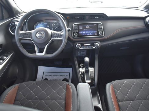 Used 2020 Nissan Kicks SR image 30