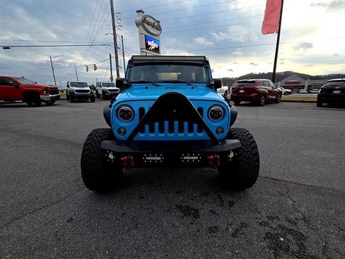 Used 2018 Jeep Wrangler Unlimited Sport S image 2