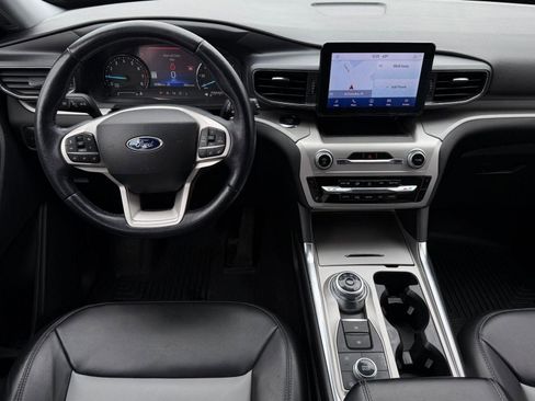 Used 2022 Ford Explorer XLT w/ Equipment Group 202A image 27