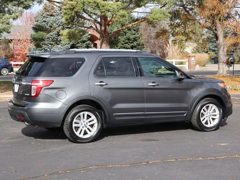 Used 2015 Ford Explorer XLT w/ Equipment Group 202A image 4