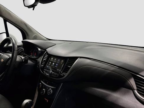 Used 2018 Chevrolet Trax LT w/ LT Convenience Package AWD/4WD image 22