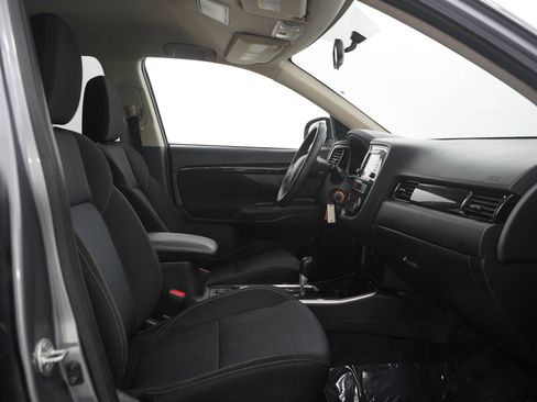 Used 2019 Mitsubishi Outlander ES AWD/4WD image 12
