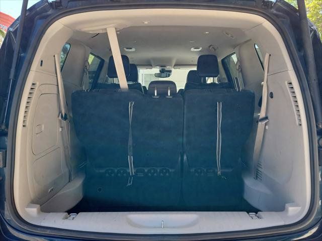 Used 2023 Chrysler Pacifica Touring-L FWD image 9