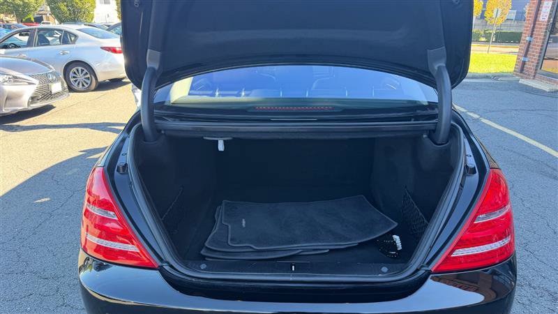 Used 2011 Mercedes-Benz S 550 4MATIC w/ Sport & Premium Pkgs image 17