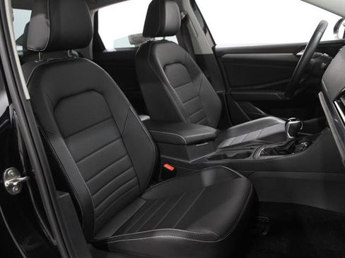 Certified 2023 Volkswagen Jetta SE w/ Panoramic Sunroof Package image 16