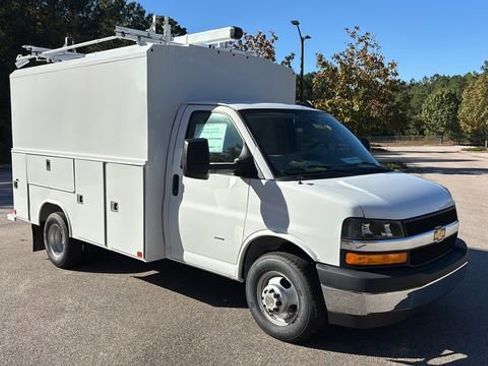 New 2025 Chevrolet Express 3500 w/ Power Convenience Package image 14
