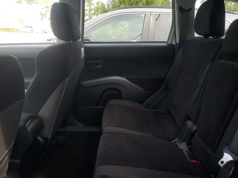 Used 2012 Mitsubishi Outlander ES FWD image 9
