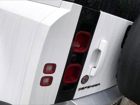 Certified 2024 Land Rover Defender 110 SE image 25