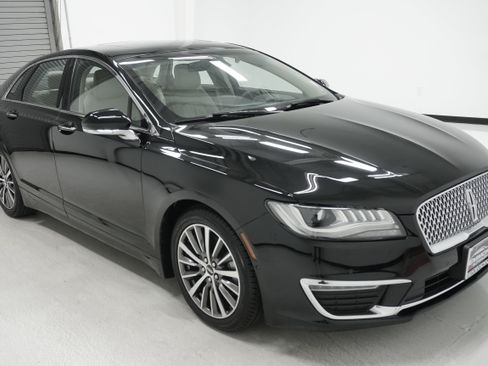 Used 2017 Lincoln MKZ Select w/ Technology Package FWD image 3