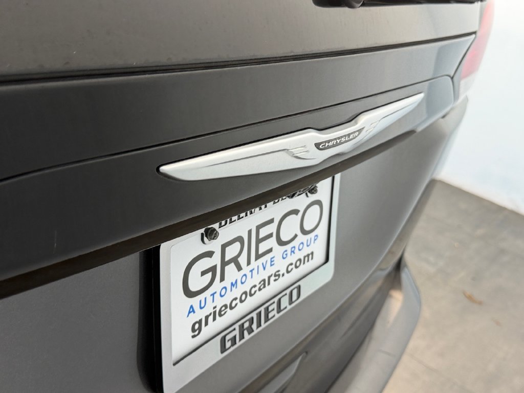 Used 2023 Chrysler Voyager LX FWD image 11