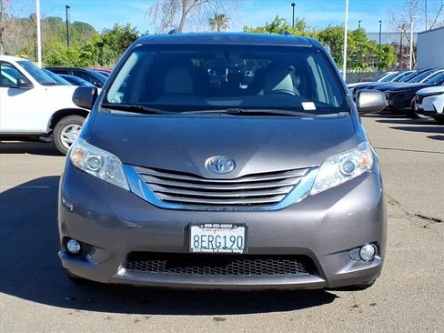 Used 2015 Toyota Sienna XLE w/ XLE Navigation Package image 2