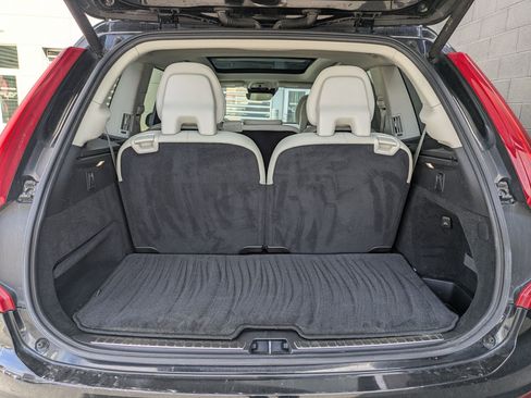 Used 2017 Volvo XC90 T6 Momentum image 26