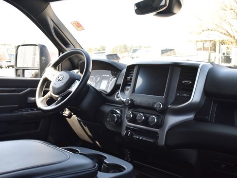 Used 2024 RAM 2500 Big Horn w/ Bed Utility Group image 30