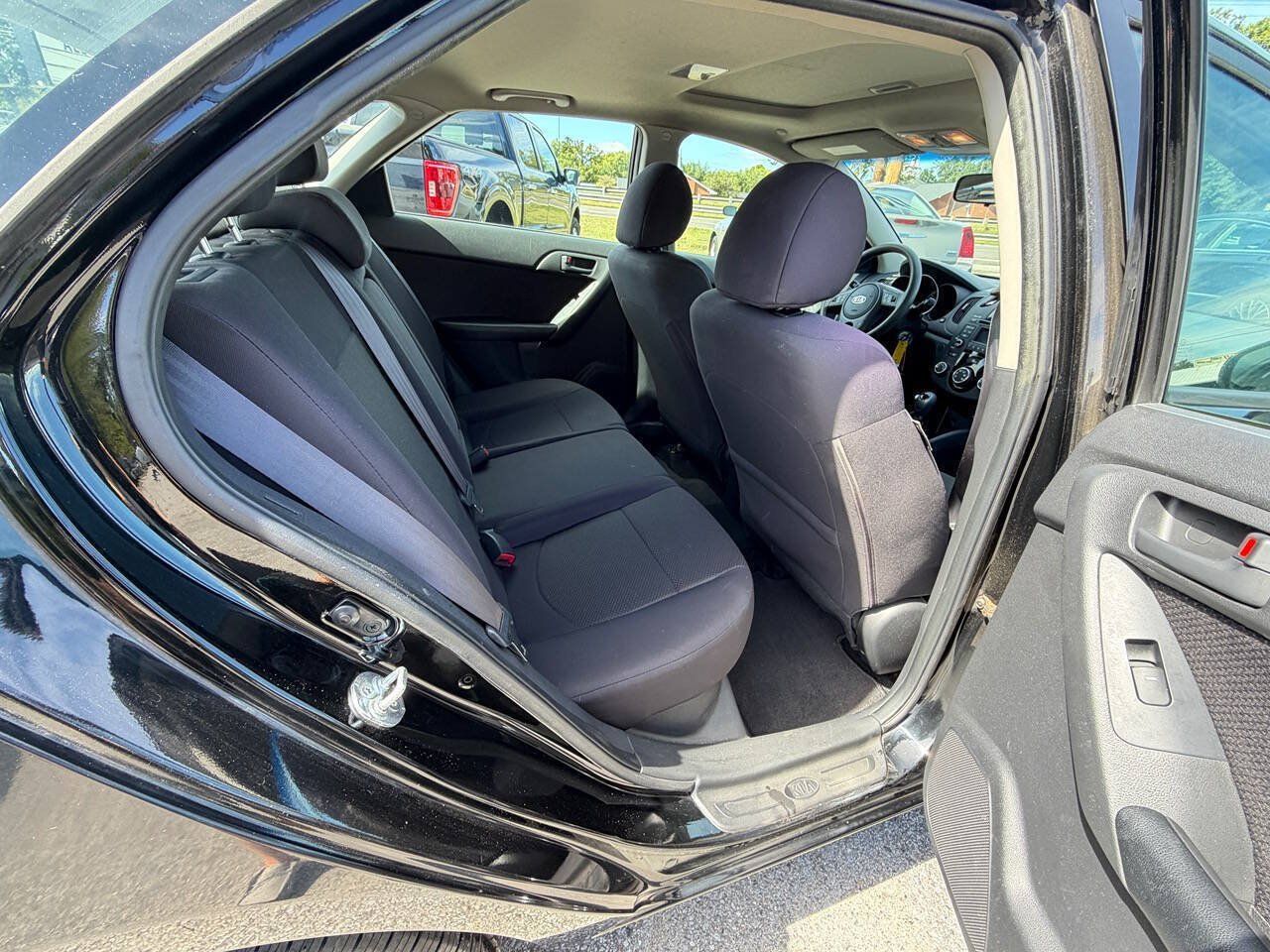 Used 2012 Kia Forte EX FWD image 9