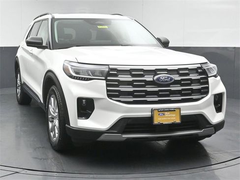 Certified 2025 Ford Explorer Active w/ Active Comfort Package image 6