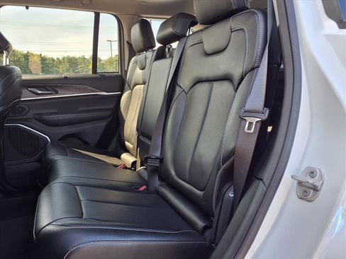 Used 2023 Jeep Grand Cherokee 4WD 4xe w/ Luxury Tech Group II image 8