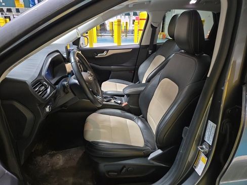 Used 2022 Ford Escape Titanium w/ Titanium Elite Package image 3