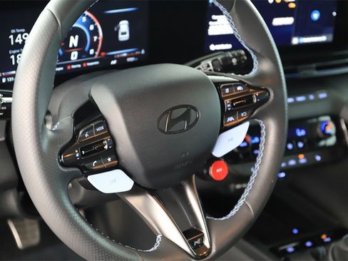 Used 2025 Hyundai Elantra N image 16