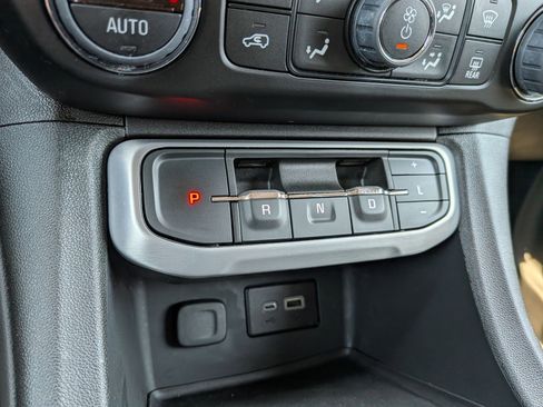 Certified 2023 GMC Acadia SLE w/ Driver Convenience Package FWD image 15