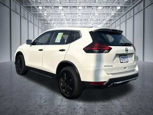 Used 2018 Nissan Rogue S AWD/4WD image 3