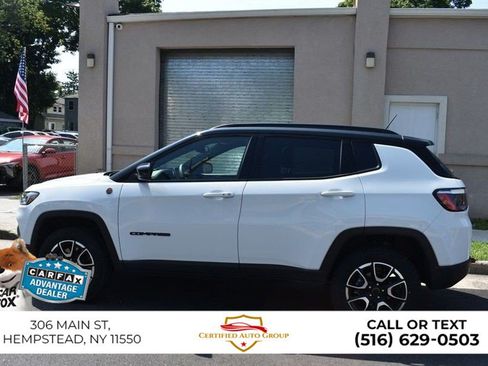 Used 2025 Jeep Compass Trailhawk AWD/4WD image 5