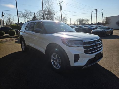 New 2026 Ford Explorer Active image 3