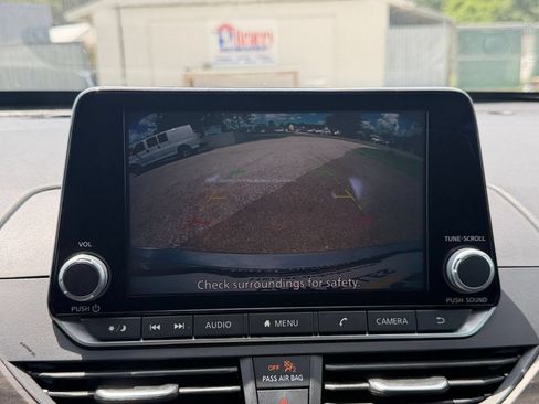 Used 2025 Nissan Altima 2.5 SV FWD image 22