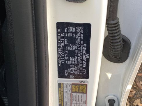 Used 2025 Kia Sportage LX image 10