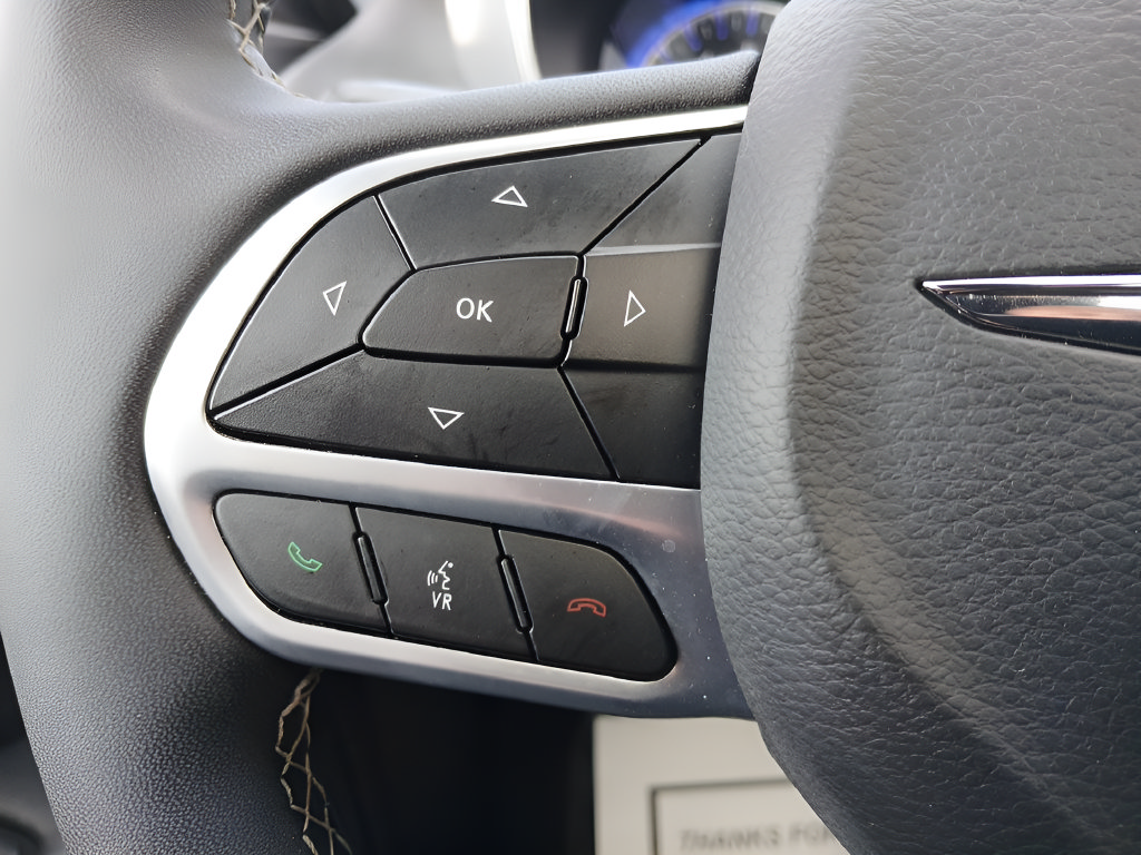 Used 2026 Chrysler Pacifica Limited FWD image 26