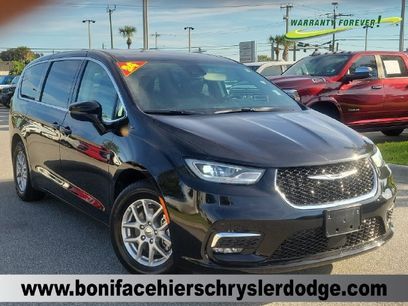Used 2024 Chrysler Pacifica Touring-L