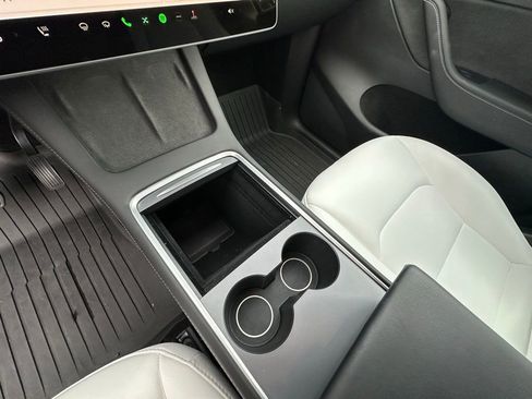 Used 2022 Tesla Model Y Long Range image 24