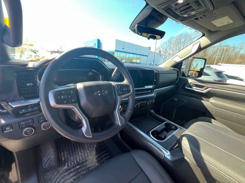 Used 2025 Chevrolet Silverado 2500 LTZ w/ Trail Boss Package image 30