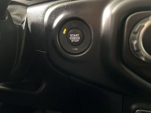 Used 2020 Jeep Gladiator Overland AWD/4WD image 17