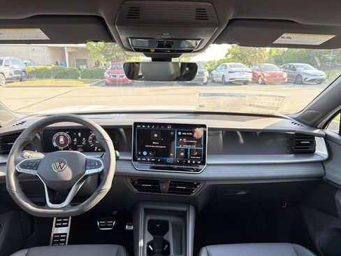 New 2026 Volkswagen Tiguan SE R-Line FWD image 20