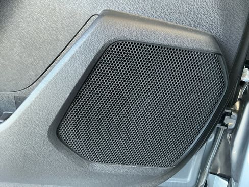 Used 2023 Toyota Highlander XLE FWD image 27