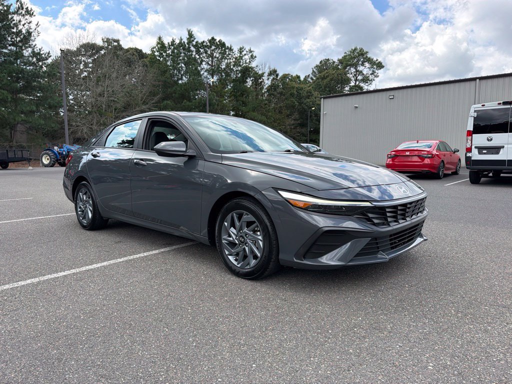 Certified 2024 Hyundai Elantra SEL FWD image 6