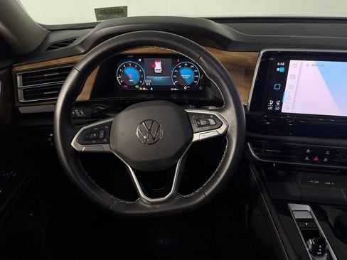 Used 2024 Volkswagen Atlas SE FWD image 14