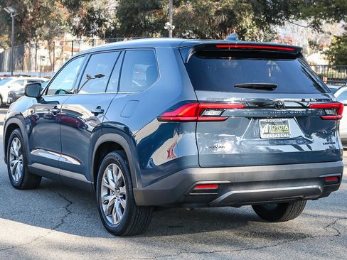 Used 2024 Toyota Grand Highlander AWD Hybrid image 8