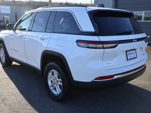 Used 2024 Jeep Grand Cherokee Laredo image 6