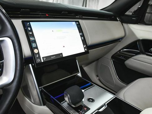 Used 2025 Land Rover Range Rover SE image 55