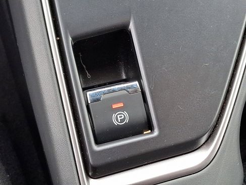 Certified 2025 Subaru Crosstrek 2.0i Premium image 23