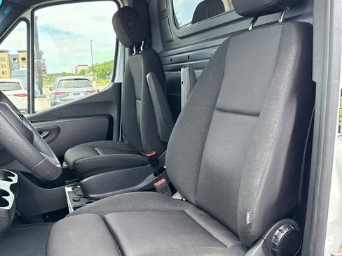 Used 2025 Mercedes-Benz Sprinter 2500 image 19