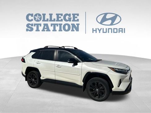 Used 2022 Toyota RAV4 XSE AWD/4WD image 5