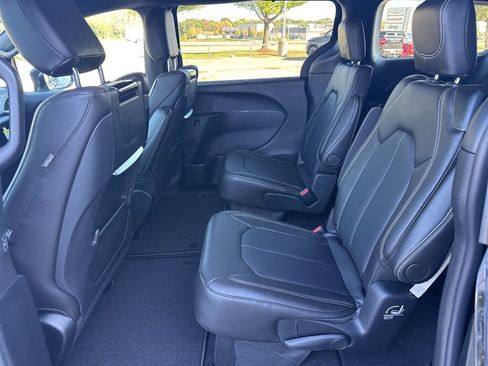 New 2026 Chrysler Pacifica Select image 42