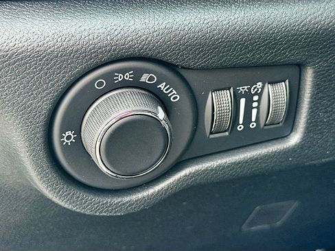 New 2027 Chrysler Pacifica LX FWD image 14