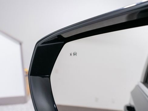 Used 2023 GMC Yukon SLE w/ Gmc Pro Safety Plus Package image 13