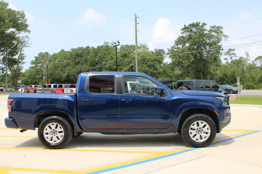 Used 2022 Nissan Frontier SV RWD image 2
